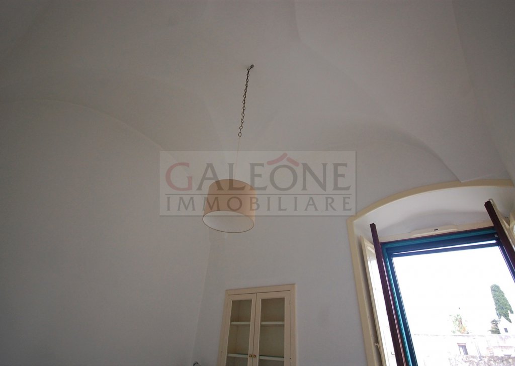 Sale Period house Lecce - Bright and spacious first floor apartment with two bedroom vaulted ceilings. Locality 