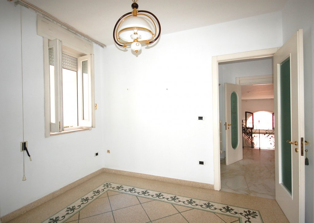 Sale Apartment Novoli - Novoli (Le) – Salento, Italy  First floor two-bedroom apartment with private entrance, garage, balcony and private roof terrace. Locality 
