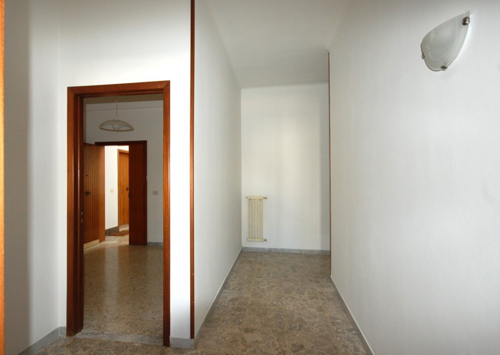 Vendita Appartamento Novoli - Ampio appartamento con due camere da letto matrimoniali. Località Semicentro