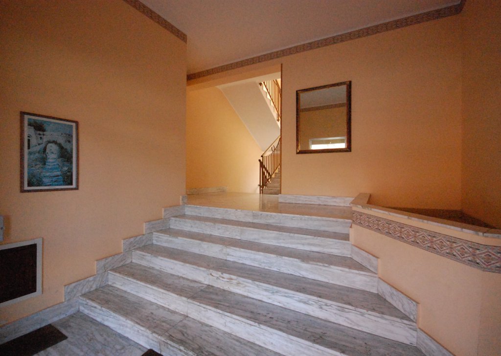 Vendita Appartamento Lequile - Lequile (Le) - Salento, Italy - Appartamento al 2° piano con balconi, box auto e parco condominiale. Località Dragoni