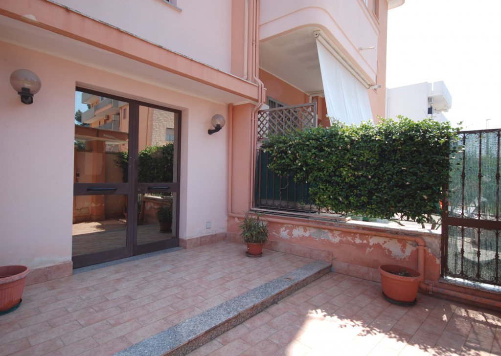 Sale Apartment Lecce - Lecce (Le) - Salento, Italy - Apartment on the 1st floor with balcony and garage. Locality 