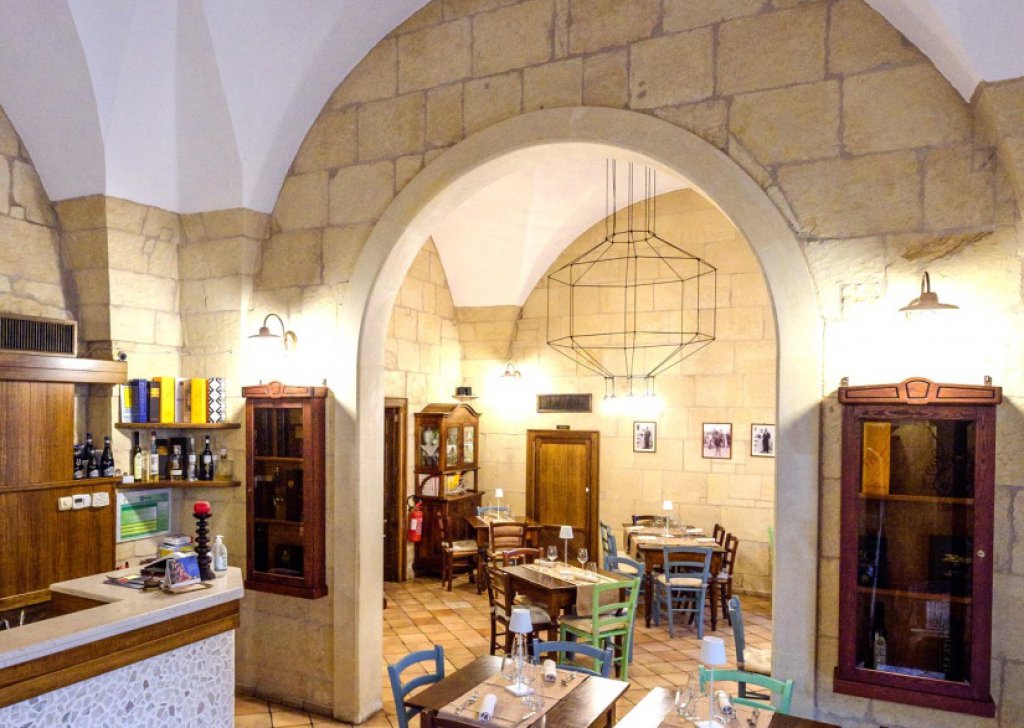 Bar/Restaurant for sale  166 sqm excellent condition, Corigliano d'Otranto, locality Old town centre