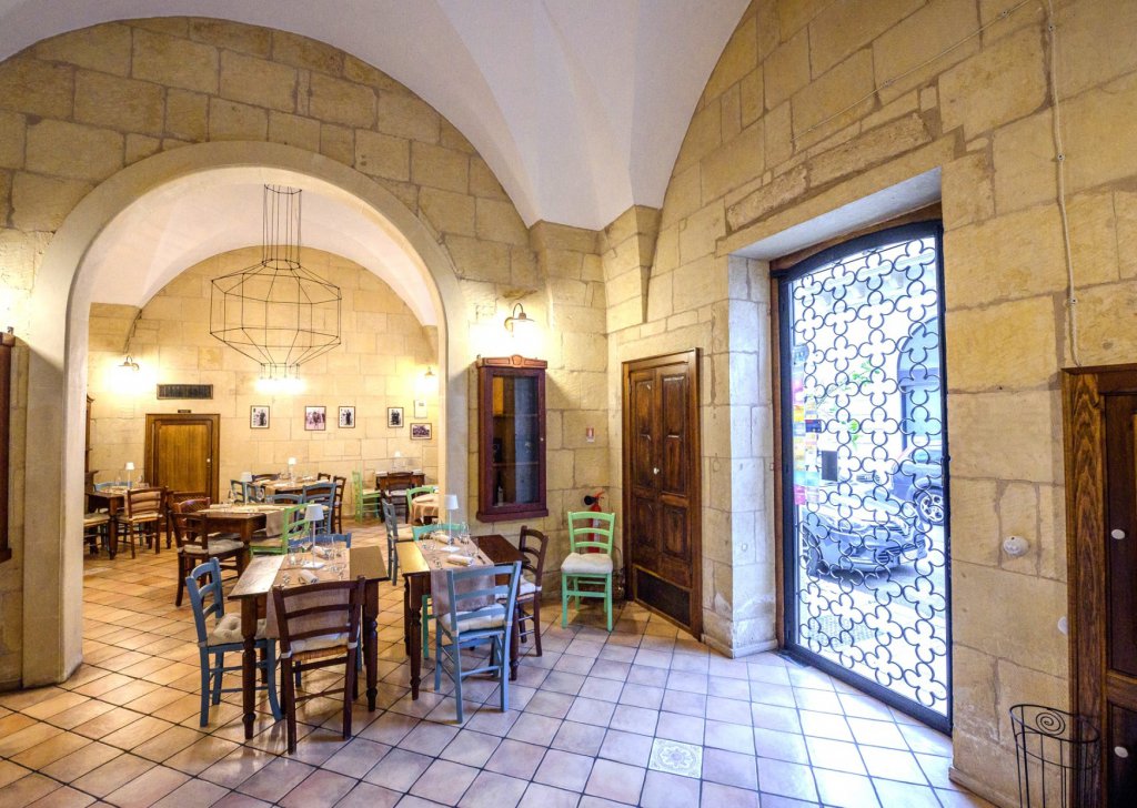 Vendita Bar/Ristorante Corigliano d'Otranto - Corigliano D'Otranto (LE) - Ristorante in vendita Località Centro storico