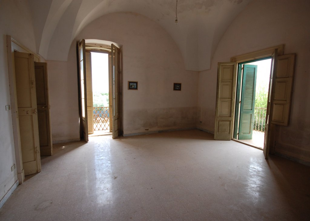 Sale Historic freehold house Lecce - Salento, Italy - Detached country house with private land. Locality 