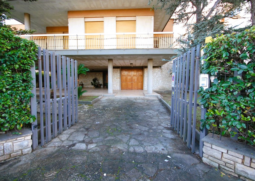 Villa for sale  via Guglielmo Marconi 215, Mesagne, locality Outskirts