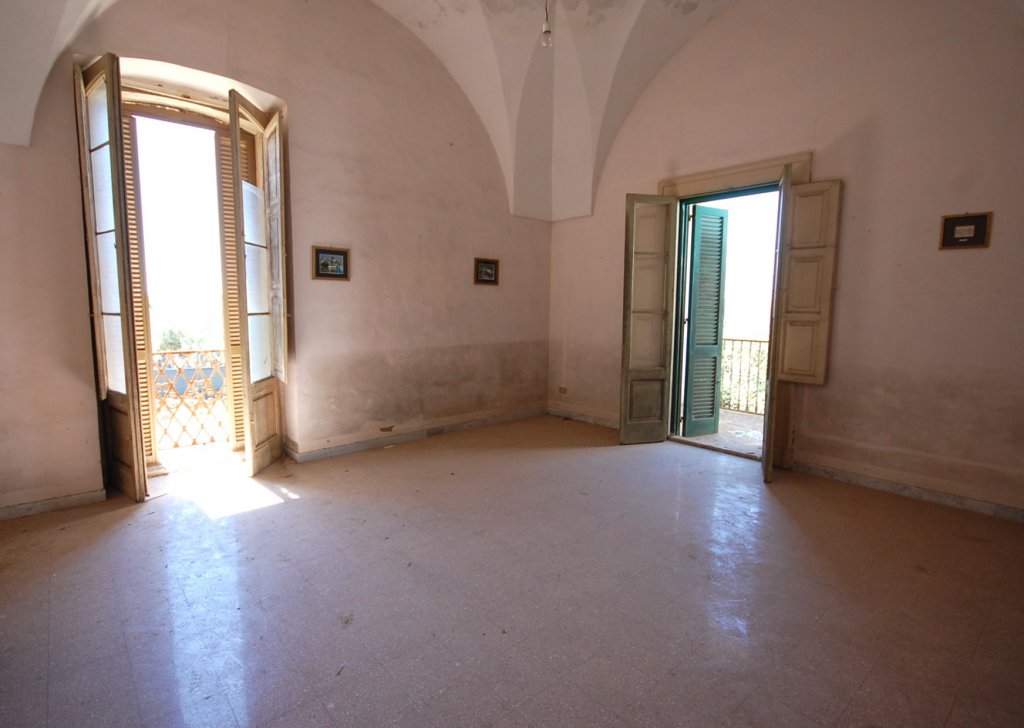Sale Period house Arnesano - Salento, Italy - Detached country house with private land. Locality 