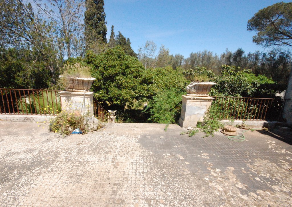 Vendita Villa d'epoca Arnesano - Dimora d'epoca con  terreno di pertinenza - Arnesano (LE) Località Campagna