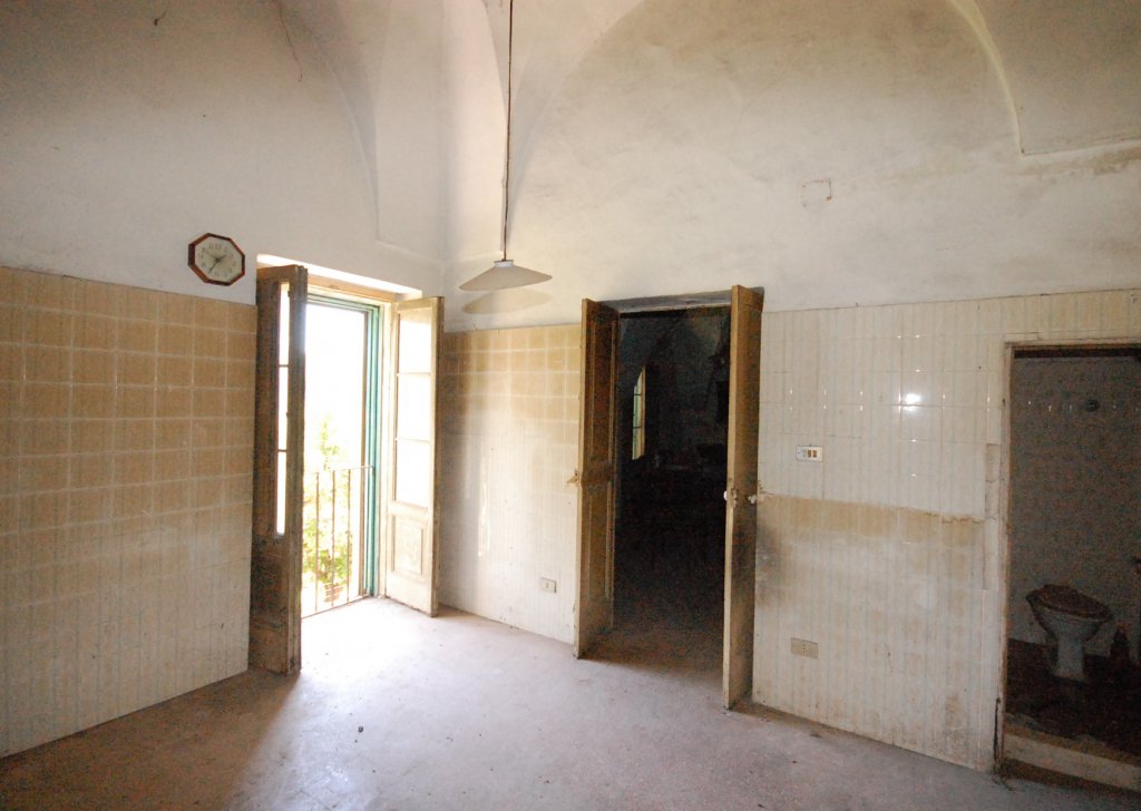 Sale Period house Arnesano - Salento, Italy - Detached country house with private land. Locality 