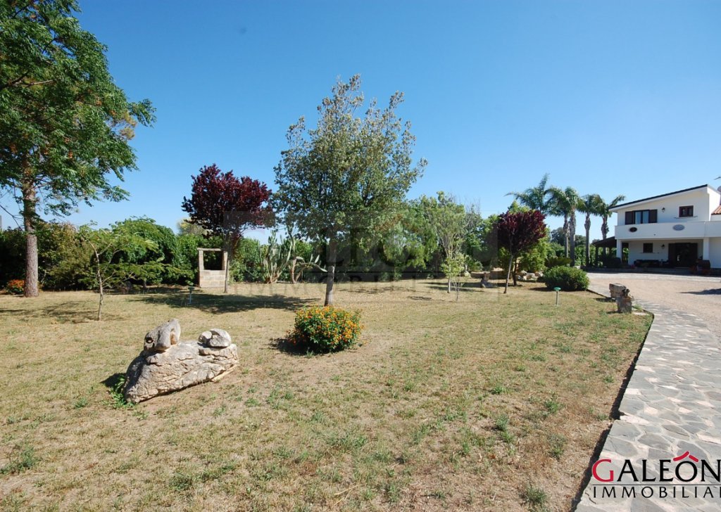 Vendita Villa San Cesario di Lecce - Villa con terreno e giardino, immersa nella campagna salentina. Località Campagna 